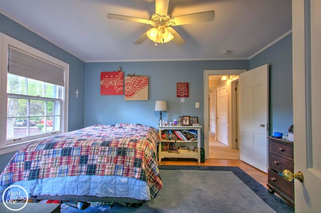 203 Ridge Road, Grosse Pointe Farms, MI 48236