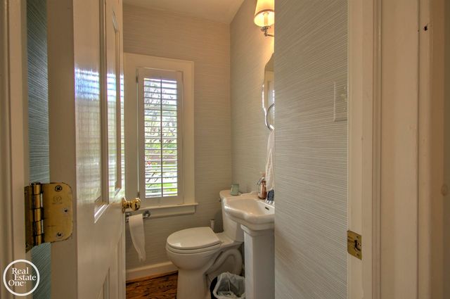 203 Ridge Road, Grosse Pointe Farms, MI 48236