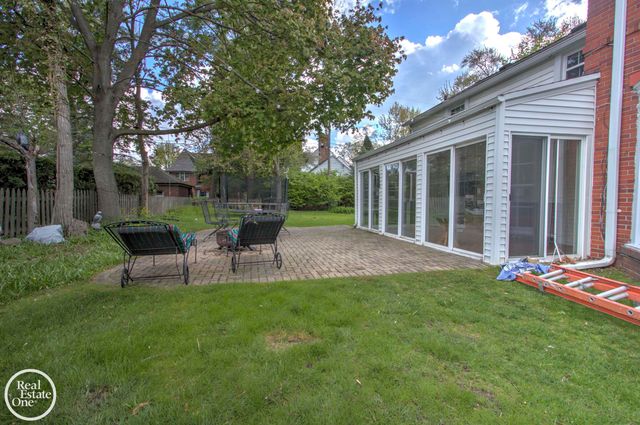 203 Ridge Road, Grosse Pointe Farms, MI 48236