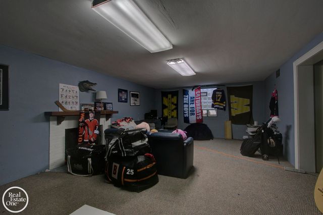 203 Ridge Road, Grosse Pointe Farms, MI 48236
