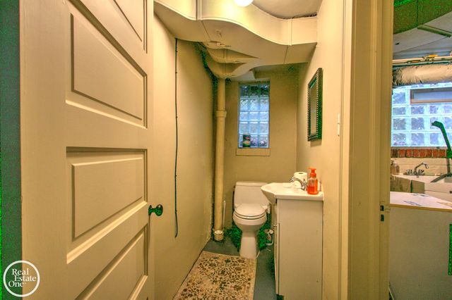 203 Ridge Road, Grosse Pointe Farms, MI 48236