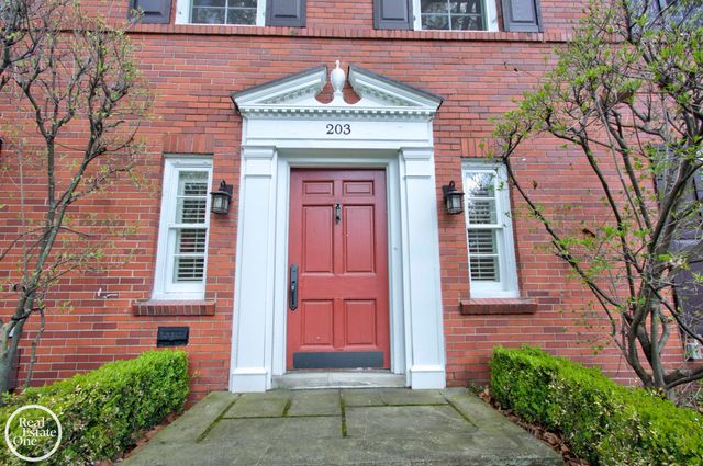 203 Ridge Road, Grosse Pointe Farms, MI 48236