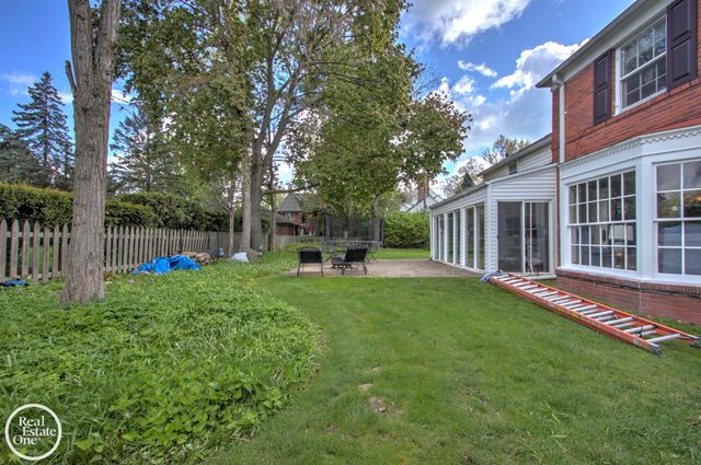 203 Ridge Road, Grosse Pointe Farms, MI 48236