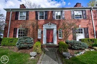 203 Ridge Road, Grosse Pointe Farms, MI 48236