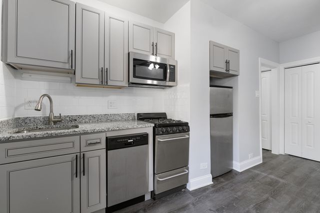 4555 N Malden Street 218, Chicago, IL 60640