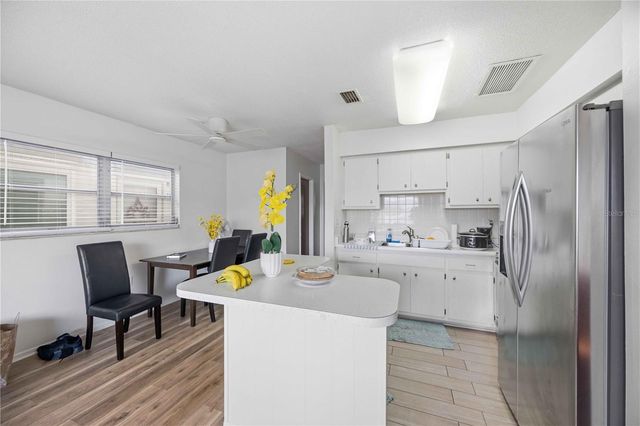 525 MANATEE COURT 10, Venice, FL 34285