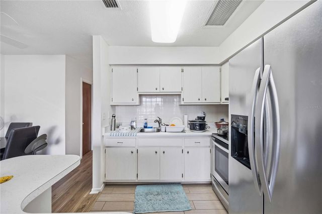 525 MANATEE COURT 10, Venice, FL 34285