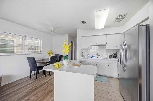 525 MANATEE COURT 10, Venice, FL 34285