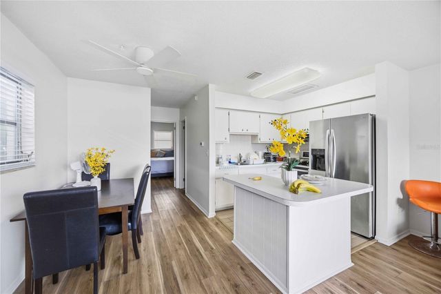 525 MANATEE COURT 10, Venice, FL 34285