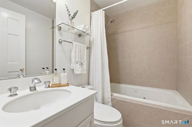18 West Haviland Lane B, Stamford, CT 06903