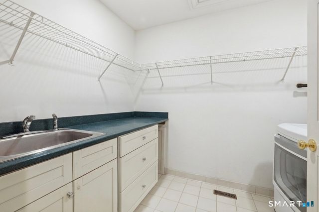 18 West Haviland Lane B, Stamford, CT 06903