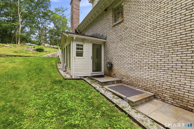 18 West Haviland Lane B, Stamford, CT 06903