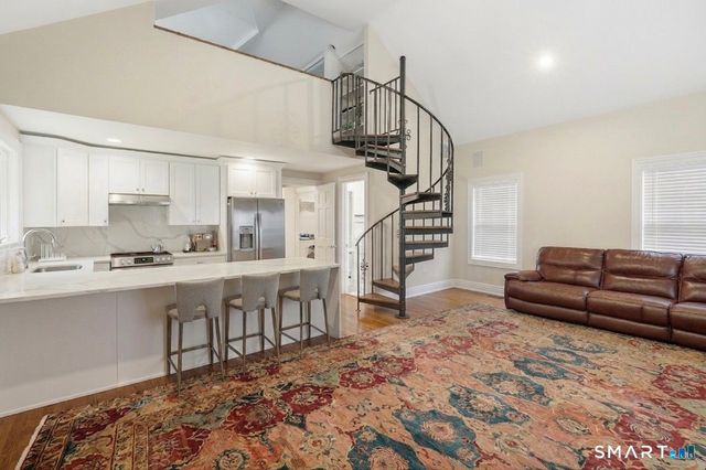 18 West Haviland Lane B, Stamford, CT 06903