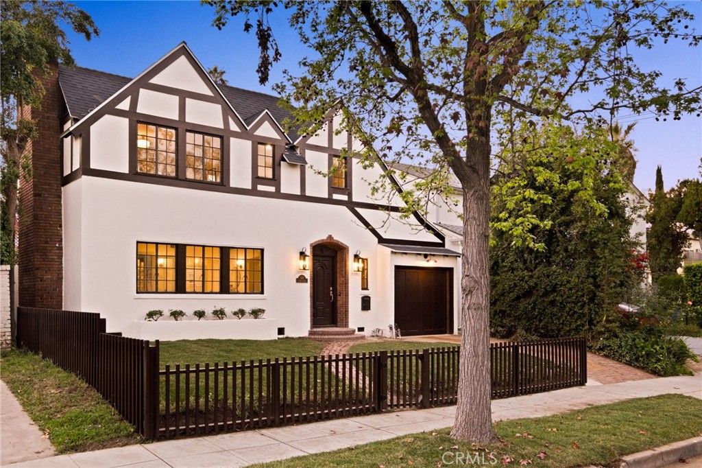 Image 2 of property listing at 507 S Norton Avenue, Los Angeles, CA 90020