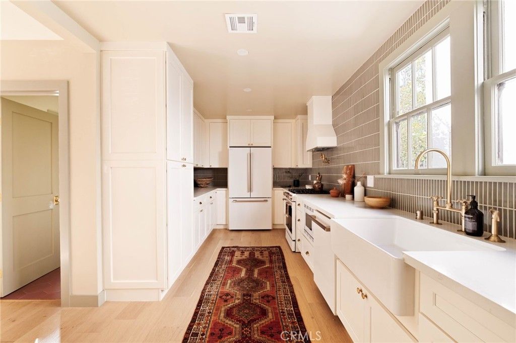 Image 21 of property listing at 507 S Norton Avenue, Los Angeles, CA 90020