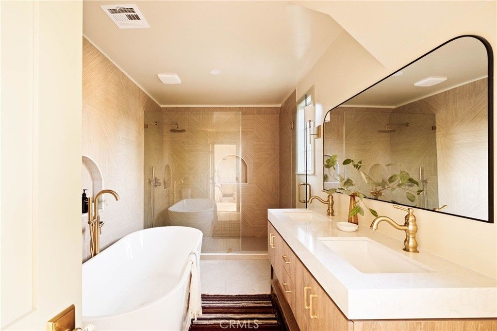 Image 32 of property listing at 507 S Norton Avenue, Los Angeles, CA 90020