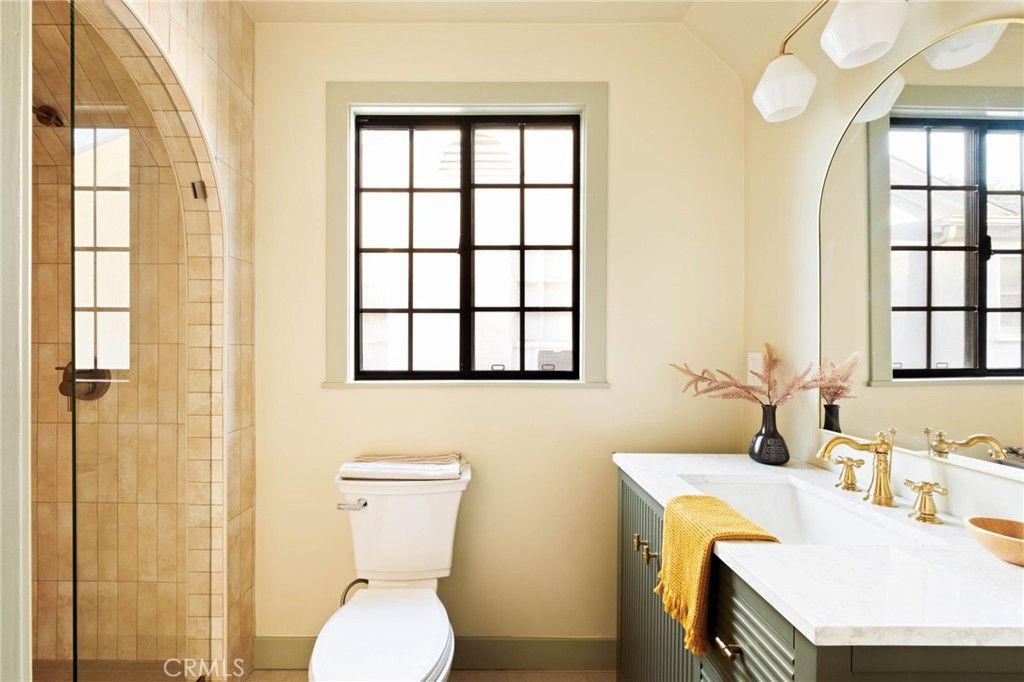 Image 38 of property listing at 507 S Norton Avenue, Los Angeles, CA 90020