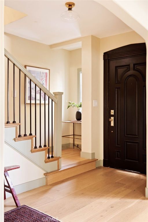 Image 5 of property listing at 507 S Norton Avenue, Los Angeles, CA 90020