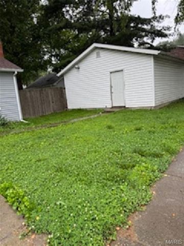 319 S Saint Clair Street, Lebanon, IL 62254
