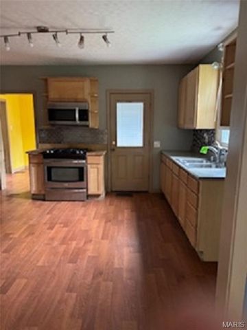 319 S Saint Clair Street, Lebanon, IL 62254