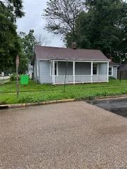 319 S Saint Clair Street, Lebanon, IL 62254