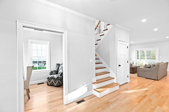 8 Preservation Way, Plymouth, MA 02360