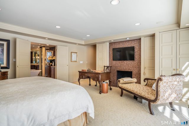 33 Mountain Farms Road, West Hartford, CT 06117