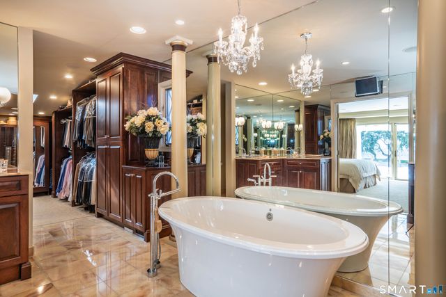 33 Mountain Farms Road, West Hartford, CT 06117