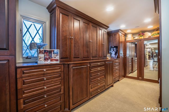 33 Mountain Farms Road, West Hartford, CT 06117