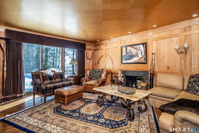 33 Mountain Farms Road, West Hartford, CT 06117