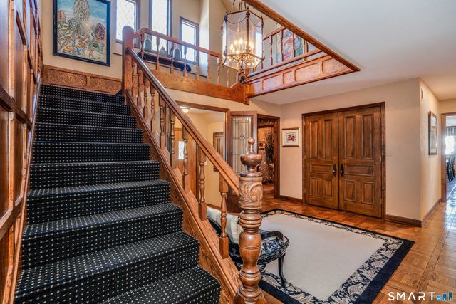 33 Mountain Farms Road, West Hartford, CT 06117