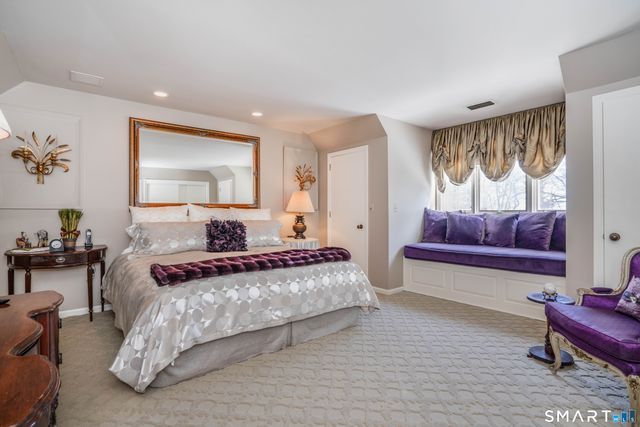 33 Mountain Farms Road, West Hartford, CT 06117