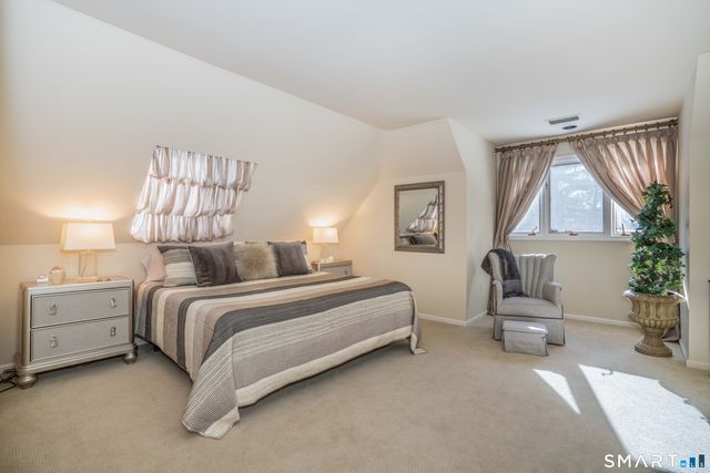 33 Mountain Farms Road, West Hartford, CT 06117