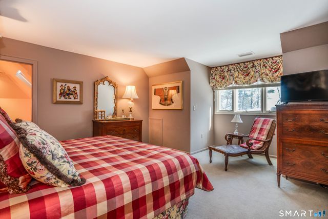 33 Mountain Farms Road, West Hartford, CT 06117