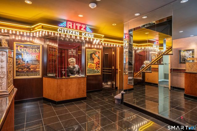 33 Mountain Farms Road, West Hartford, CT 06117