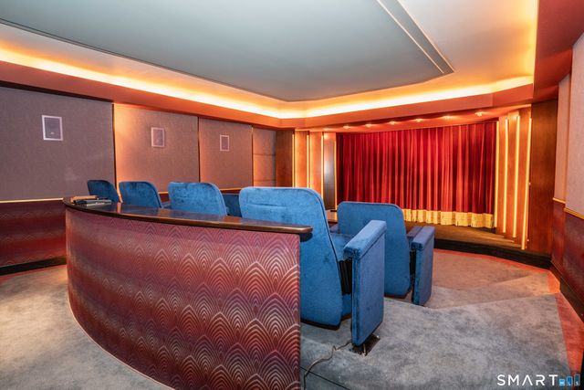 33 Mountain Farms Road, West Hartford, CT 06117