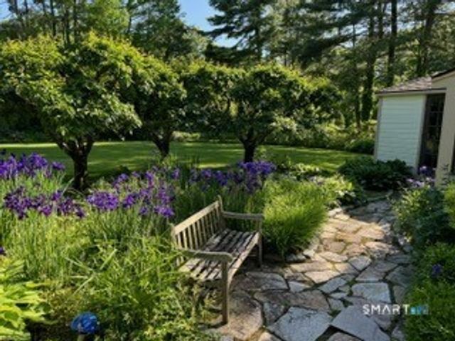 33 Mountain Farms Road, West Hartford, CT 06117