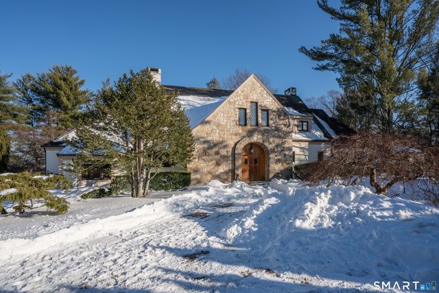 33 Mountain Farms Road, West Hartford, CT 06117