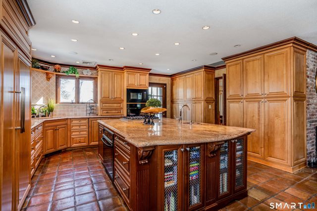 33 Mountain Farms Road, West Hartford, CT 06117