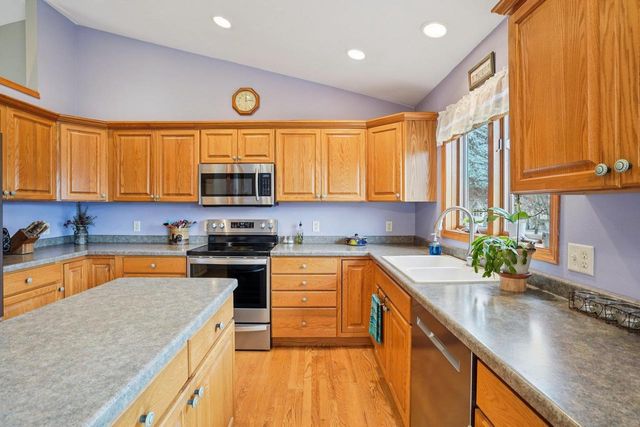 316 Burl Oak Drive, Deforest, WI 53532