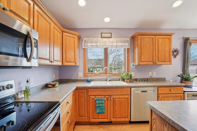 316 Burl Oak Drive, Deforest, WI 53532