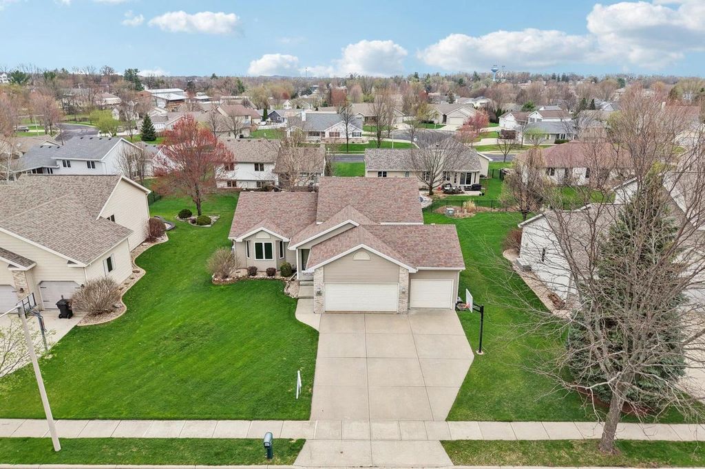 316 Burl Oak Drive, Deforest, WI 53532