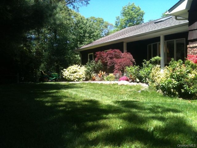 5 Mannetto Hill Road, Huntington, NY 11743