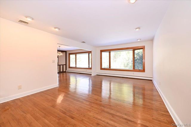 5 Mannetto Hill Road, Huntington, NY 11743