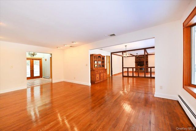 5 Mannetto Hill Road, Huntington, NY 11743