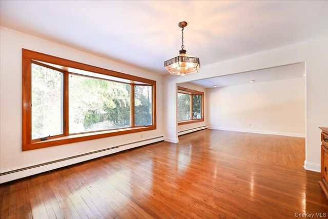 5 Mannetto Hill Road, Huntington, NY 11743