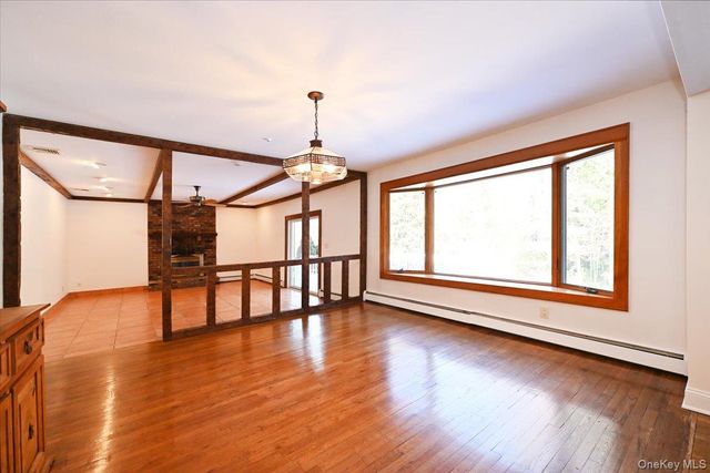 5 Mannetto Hill Road, Huntington, NY 11743