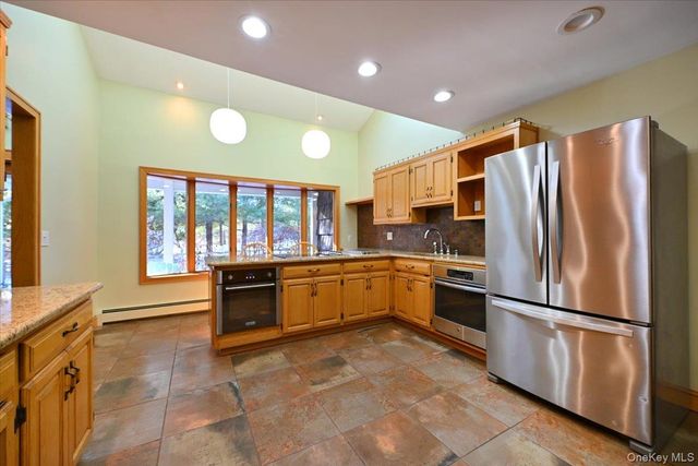 5 Mannetto Hill Road, Huntington, NY 11743