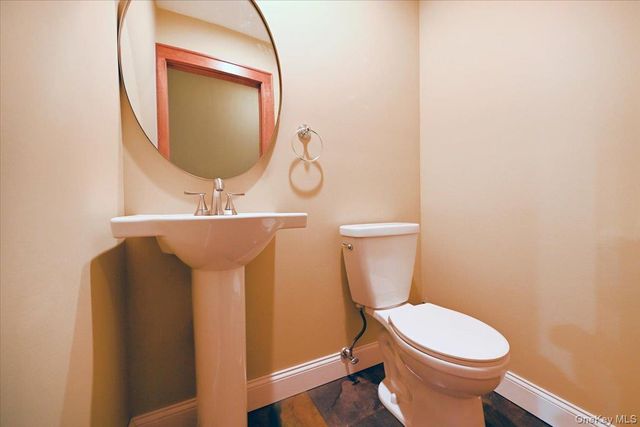 5 Mannetto Hill Road, Huntington, NY 11743