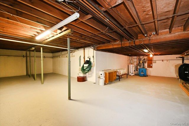 5 Mannetto Hill Road, Huntington, NY 11743